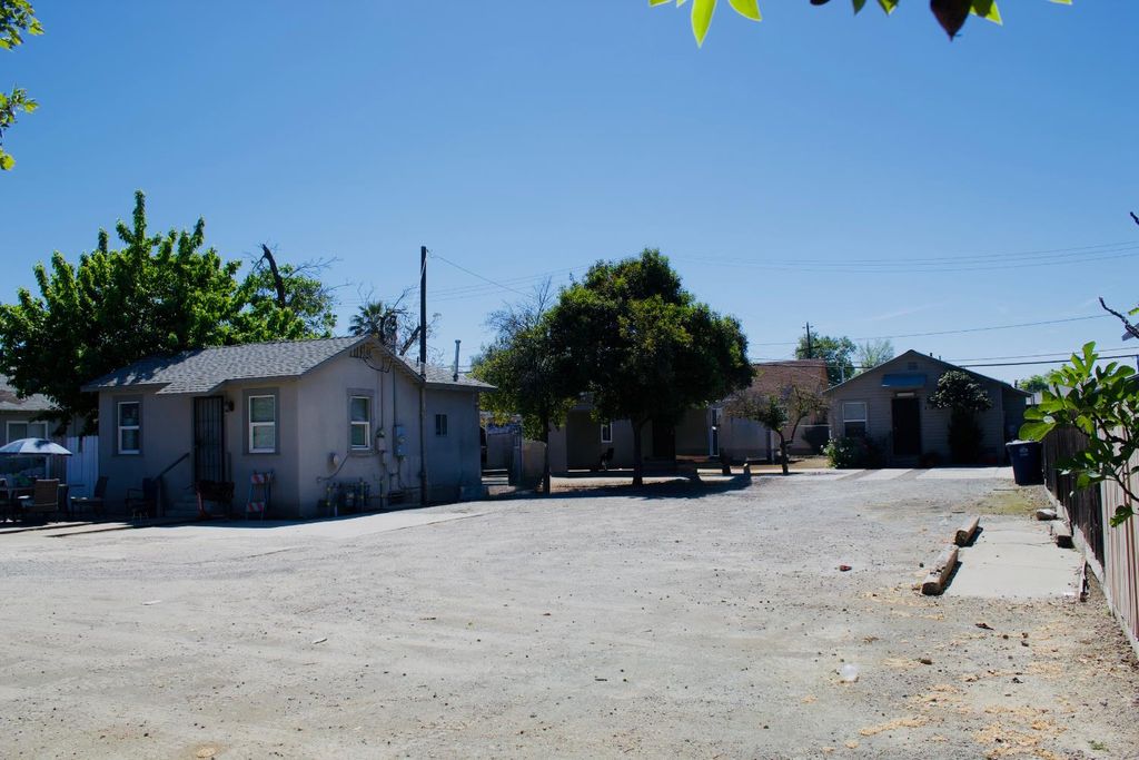 1411 Annadale Ave Apt C, Sanger, CA 93657