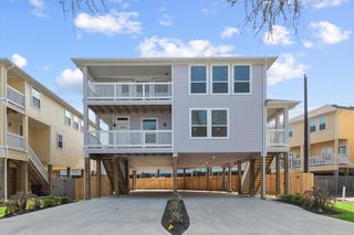 704 Lee Street, La Porte, TX 77571