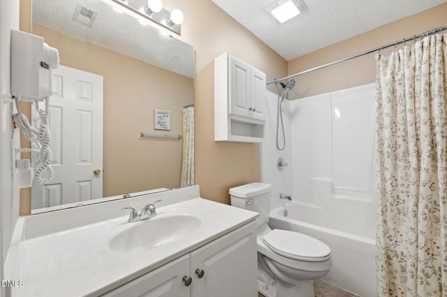 2204 Sweetbay Circle, Burlington, NC 27215