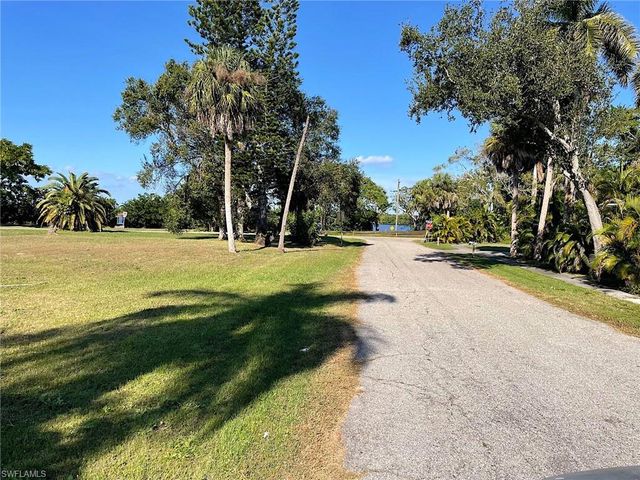 215 Delray AVE, Fort Myers, FL 33905