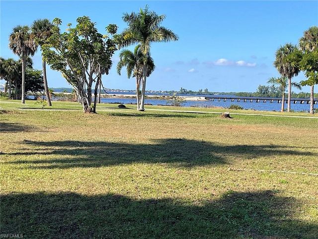 215 Delray AVE, Fort Myers, FL 33905