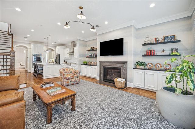 327 W 23rd Street A, Houston, TX 77008