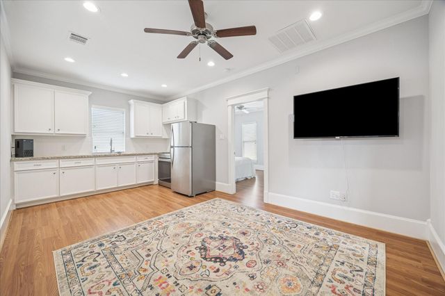 327 W 23rd Street A, Houston, TX 77008