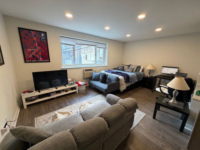 515 W Wrightwood Avenue 218, Chicago, IL 60614