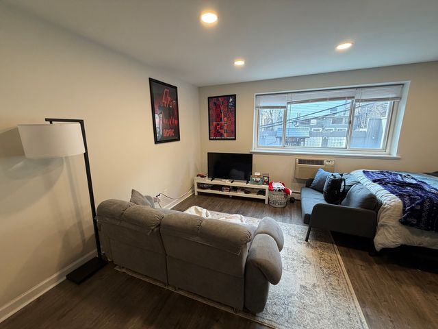 515 W Wrightwood Avenue 218, Chicago, IL 60614