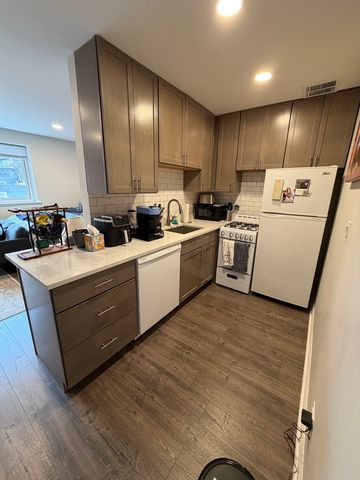 515 W Wrightwood Avenue 218, Chicago, IL 60614