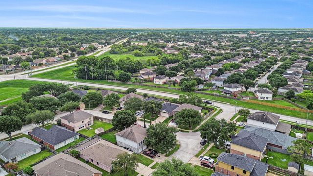 9806 Revelstoke Drive, Houston, TX 77086