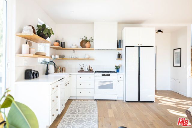 2210 Echo Park Avenue, Los Angeles, CA 90026