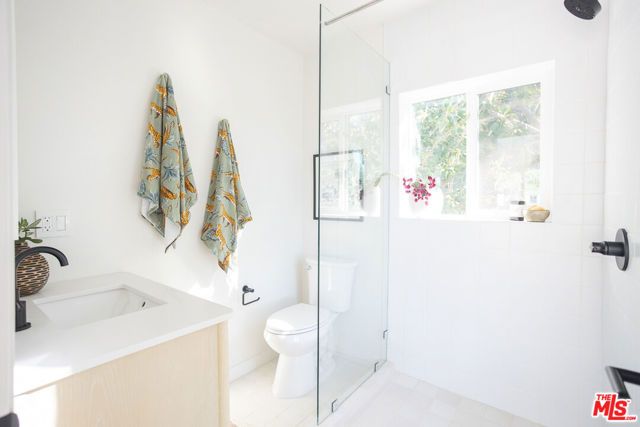 2210 Echo Park Avenue, Los Angeles, CA 90026