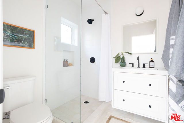 2210 Echo Park Avenue, Los Angeles, CA 90026