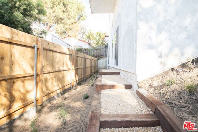 2210 Echo Park Avenue, Los Angeles, CA 90026