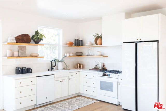 2210 Echo Park Avenue, Los Angeles, CA 90026