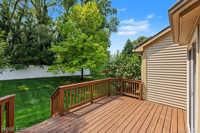 8025 Springdale Drive 48, White Lake Charter Township, MI 48386