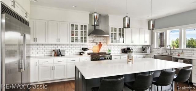 835 Adams Rd, Milford, MI 48381