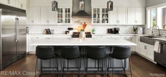 835 Adams Rd, Milford, MI 48381