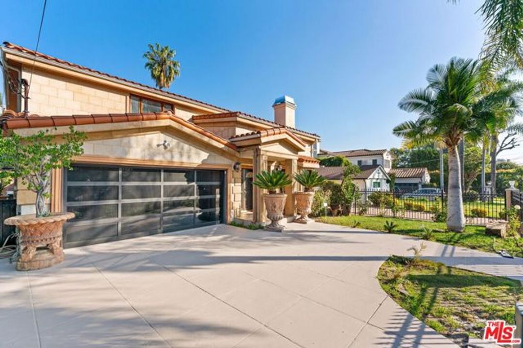 15123 Greenleaf Street, Sherman Oaks, CA 91403