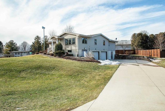 205 Island View Dr, Waverly, IA 50677