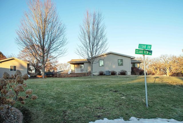 205 Island View Dr, Waverly, IA 50677