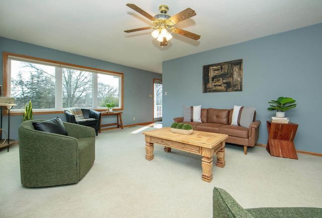 205 Island View Dr, Waverly, IA 50677