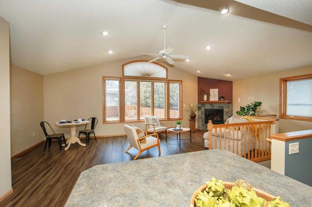 205 Island View Dr, Waverly, IA 50677