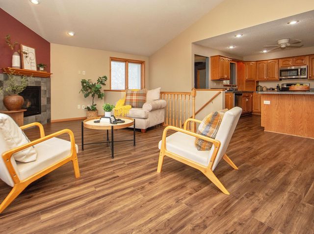 205 Island View Dr, Waverly, IA 50677