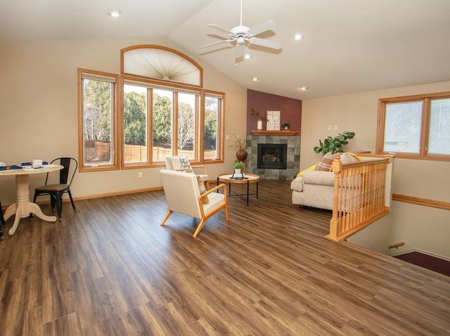 205 Island View Dr, Waverly, IA 50677