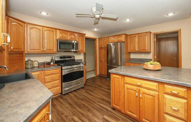 205 Island View Dr, Waverly, IA 50677