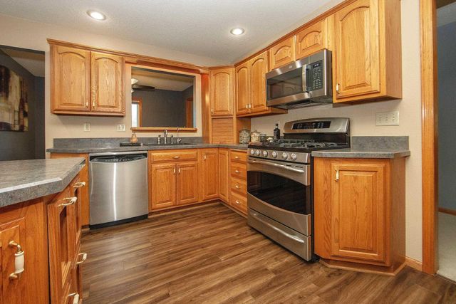 205 Island View Dr, Waverly, IA 50677