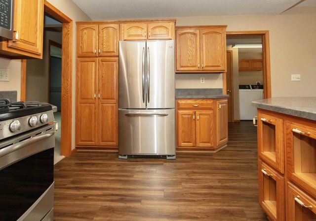 205 Island View Dr, Waverly, IA 50677