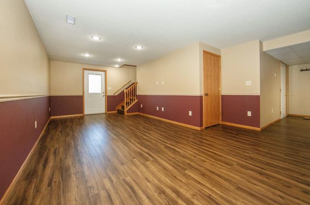 205 Island View Dr, Waverly, IA 50677