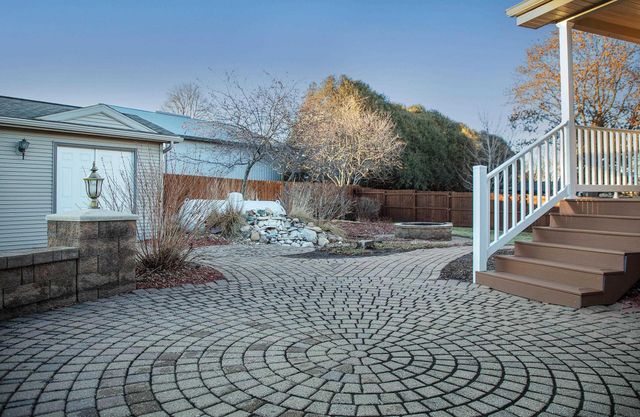 205 Island View Dr, Waverly, IA 50677