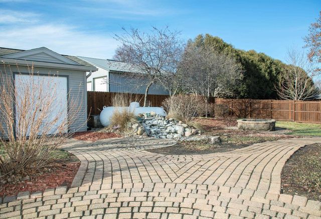 205 Island View Dr, Waverly, IA 50677