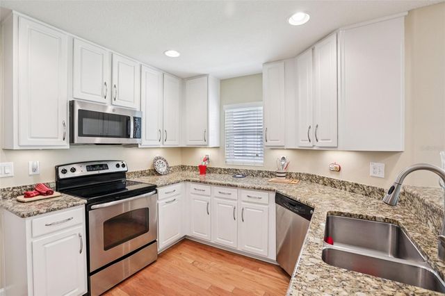 16066 BELLA WOODS DRIVE, Tampa, FL 33647