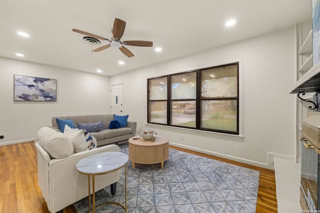 234 ZEPHYR DR, Windcrest, TX 78239