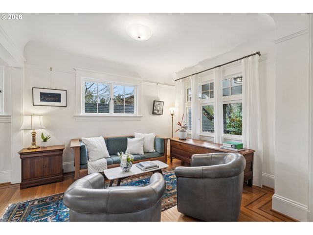 2647 Sw MONTGOMERY Dr, Portland, OR 97201