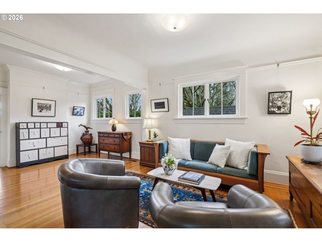 2647 Sw MONTGOMERY Dr, Portland, OR 97201