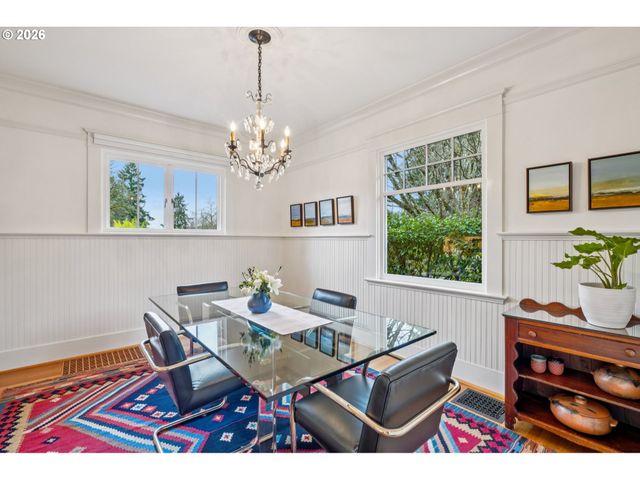 2647 Sw MONTGOMERY Dr, Portland, OR 97201