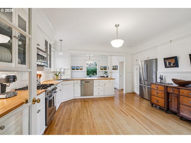 2647 Sw MONTGOMERY Dr, Portland, OR 97201