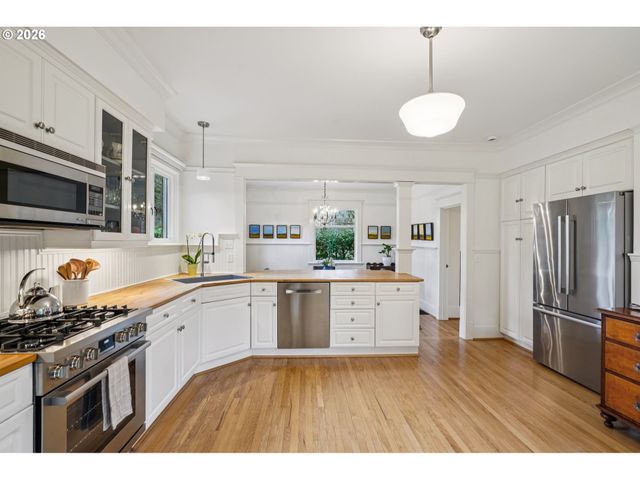 2647 Sw MONTGOMERY Dr, Portland, OR 97201