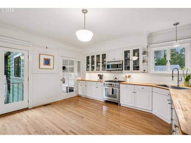 2647 Sw MONTGOMERY Dr, Portland, OR 97201