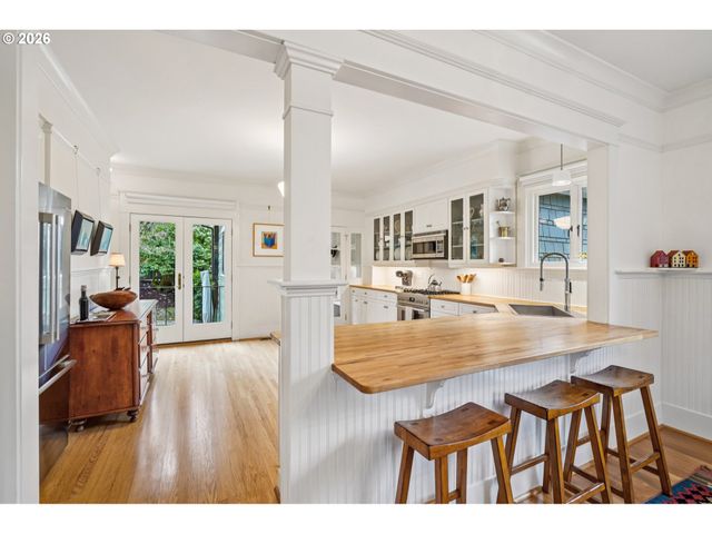 2647 Sw MONTGOMERY Dr, Portland, OR 97201