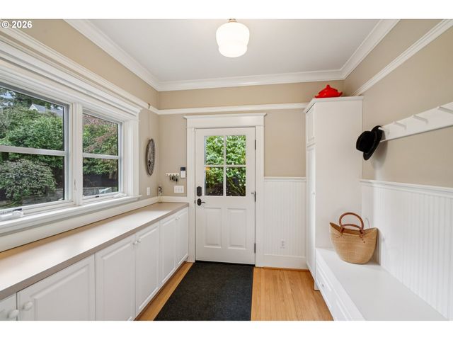 2647 Sw MONTGOMERY Dr, Portland, OR 97201