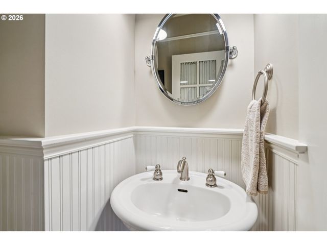 2647 Sw MONTGOMERY Dr, Portland, OR 97201