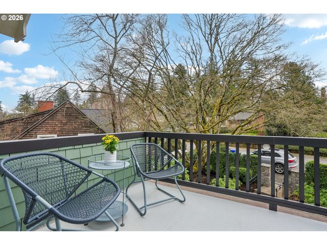 2647 Sw MONTGOMERY Dr, Portland, OR 97201