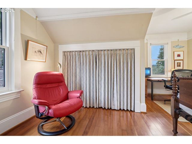 2647 Sw MONTGOMERY Dr, Portland, OR 97201