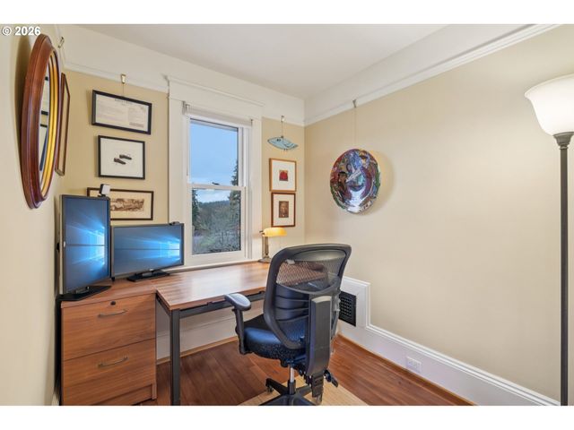 2647 Sw MONTGOMERY Dr, Portland, OR 97201