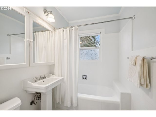 2647 Sw MONTGOMERY Dr, Portland, OR 97201