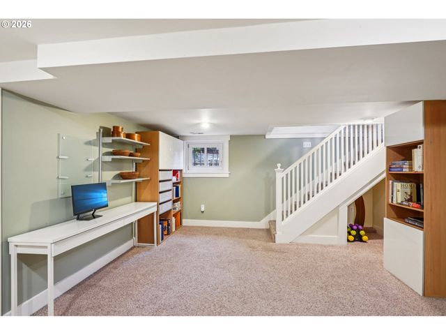 2647 Sw MONTGOMERY Dr, Portland, OR 97201