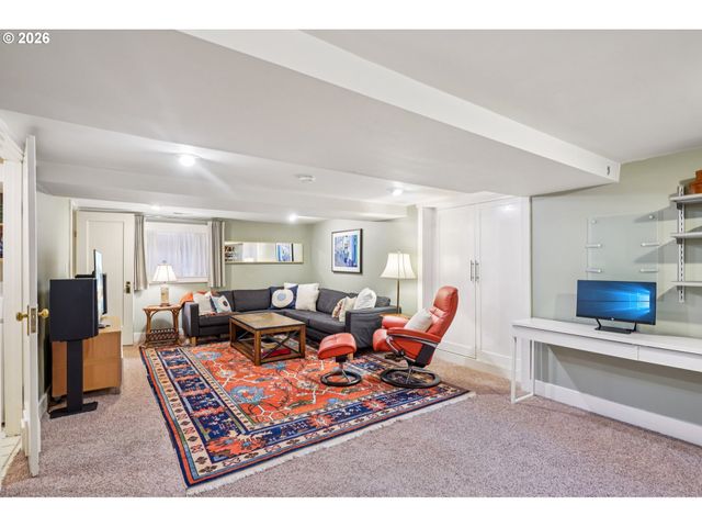 2647 Sw MONTGOMERY Dr, Portland, OR 97201