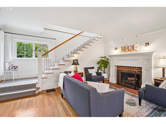 2647 Sw MONTGOMERY Dr, Portland, OR 97201